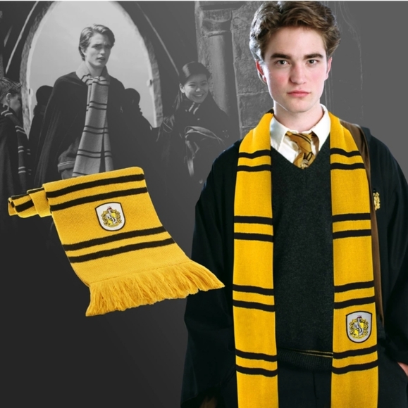 Hufflepuff   Scarf - Picture 2 of 8